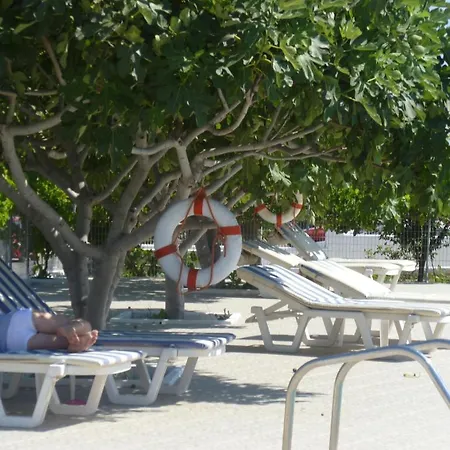 Paraschos Kos 아파트호텔