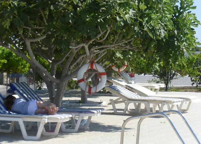 Paraschos Kos 아파트호텔